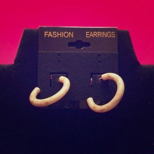 Loop earrings.